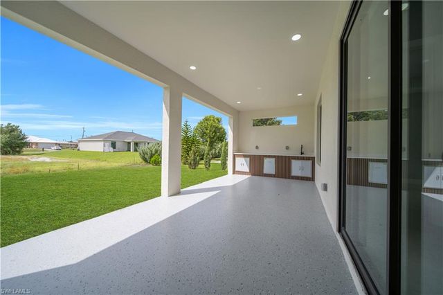 2611 39th ST SW, Lehigh Acres, FL 33976
