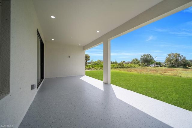 2611 39th ST SW, Lehigh Acres, FL 33976