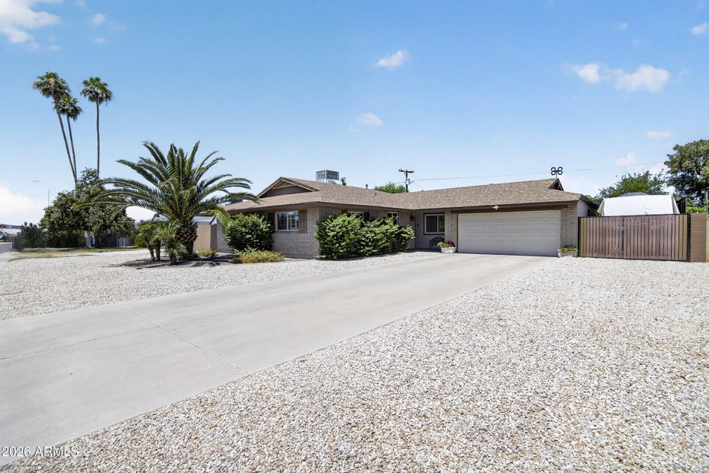 Image 1 of property listing at 3738 W MORTEN Avenue, Phoenix, AZ 85051