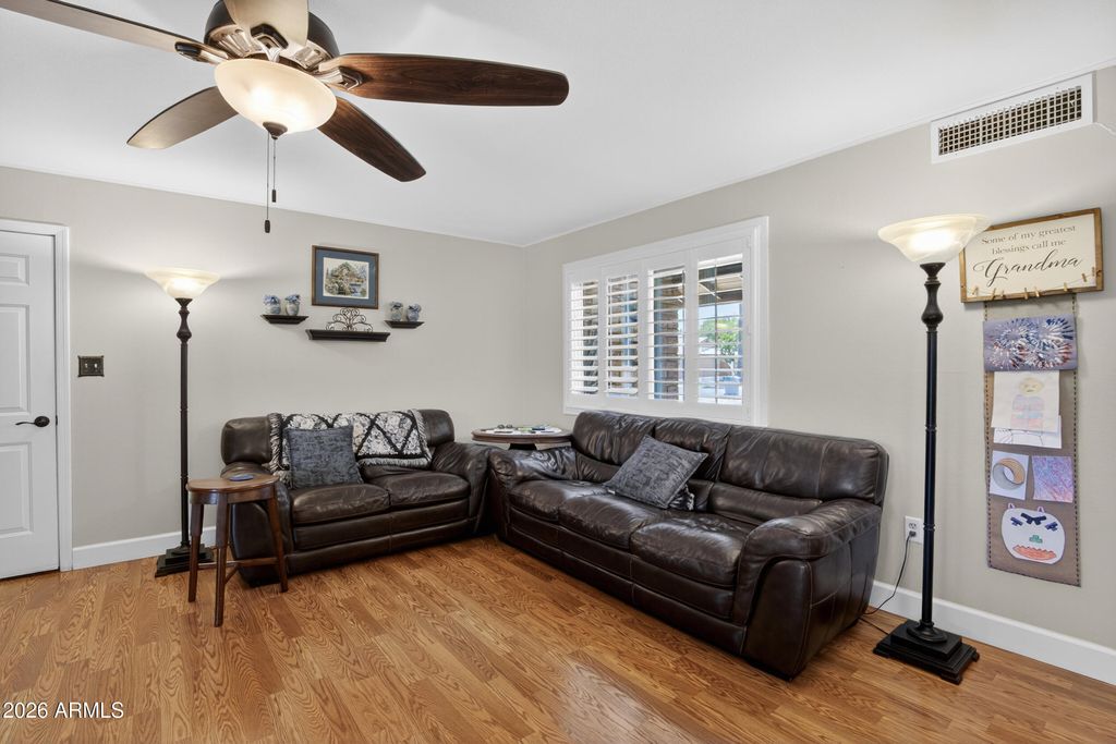 Image 10 of property listing at 3738 W MORTEN Avenue, Phoenix, AZ 85051