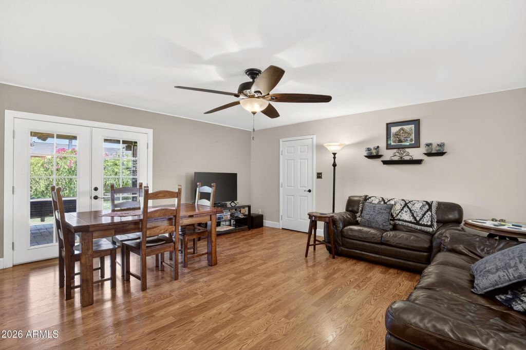 Image 12 of property listing at 3738 W MORTEN Avenue, Phoenix, AZ 85051