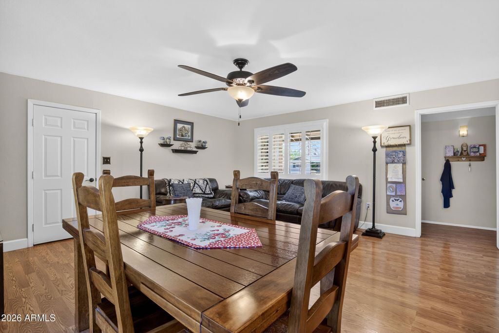 Image 14 of property listing at 3738 W MORTEN Avenue, Phoenix, AZ 85051