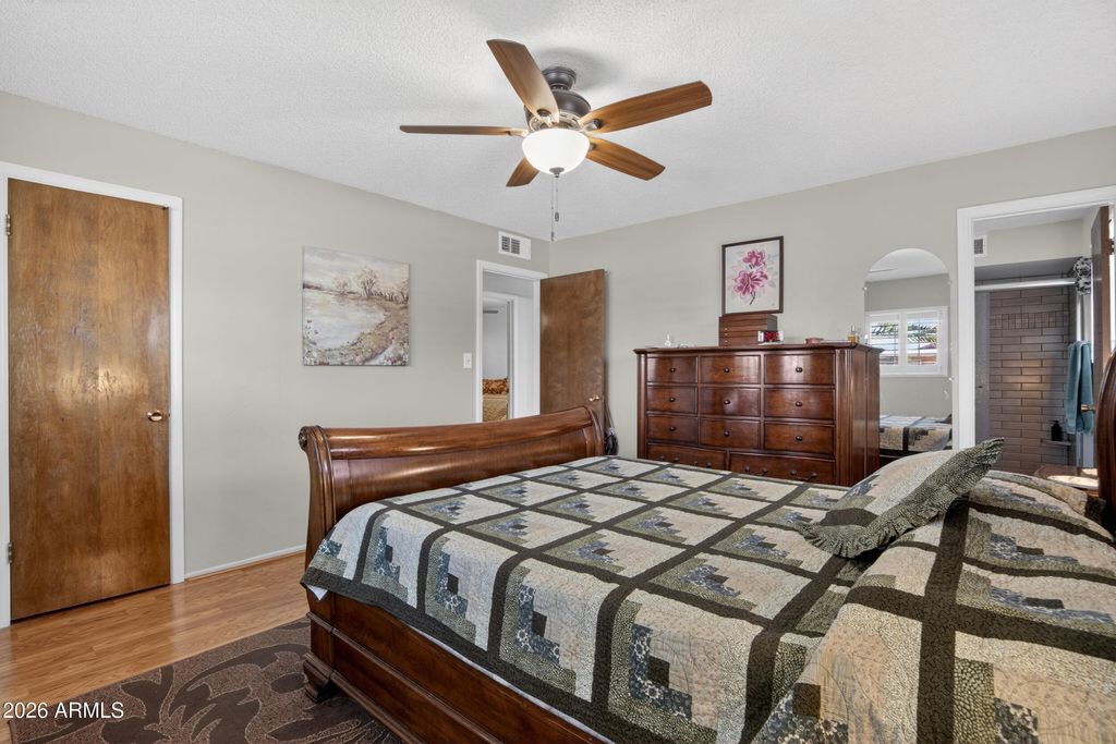 Image 20 of property listing at 3738 W MORTEN Avenue, Phoenix, AZ 85051