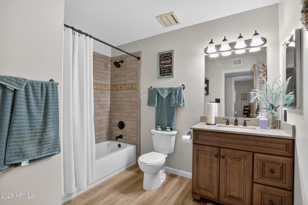 Image 25 of property listing at 3738 W MORTEN Avenue, Phoenix, AZ 85051