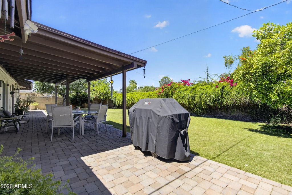 Image 30 of property listing at 3738 W MORTEN Avenue, Phoenix, AZ 85051