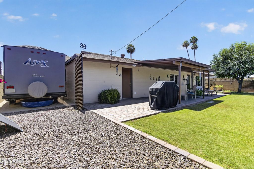 Image 31 of property listing at 3738 W MORTEN Avenue, Phoenix, AZ 85051
