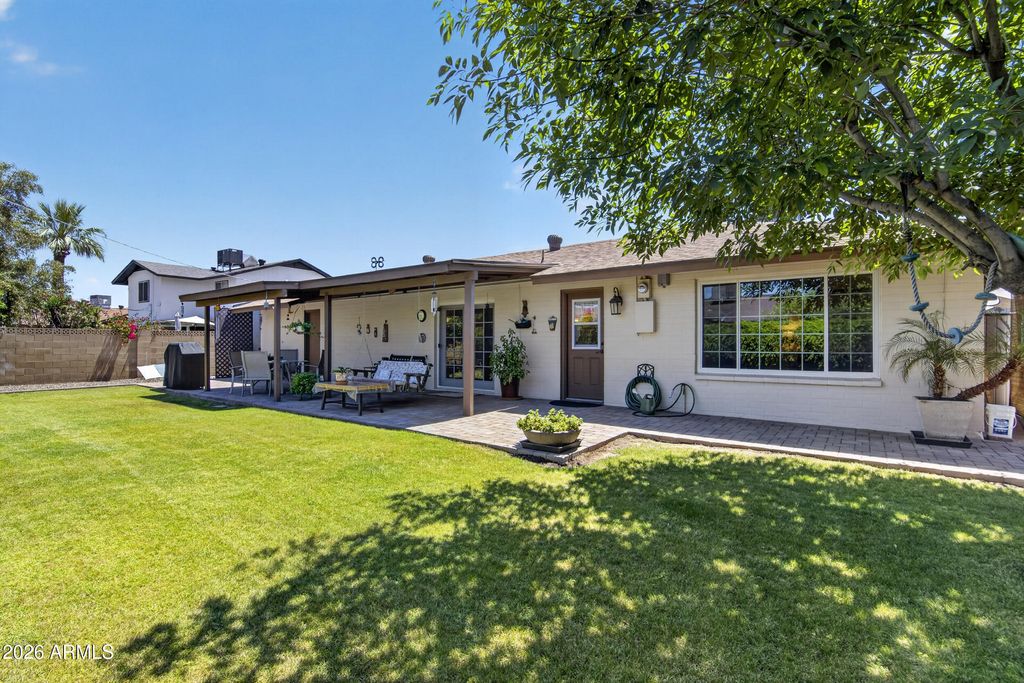 Image 33 of property listing at 3738 W MORTEN Avenue, Phoenix, AZ 85051