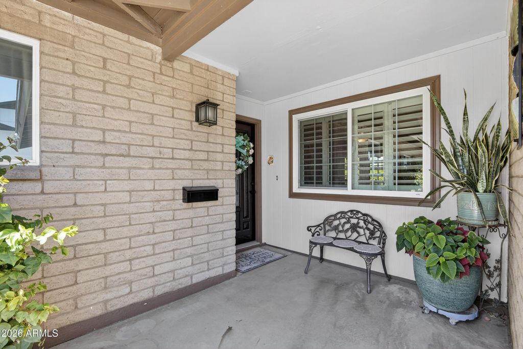 Image 4 of property listing at 3738 W MORTEN Avenue, Phoenix, AZ 85051