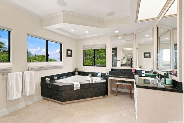 5599 Kalanianaole Highway, Honolulu, HI 96821