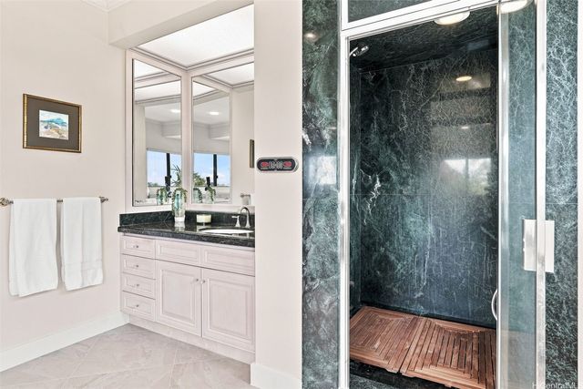 5599 Kalanianaole Highway, Honolulu, HI 96821