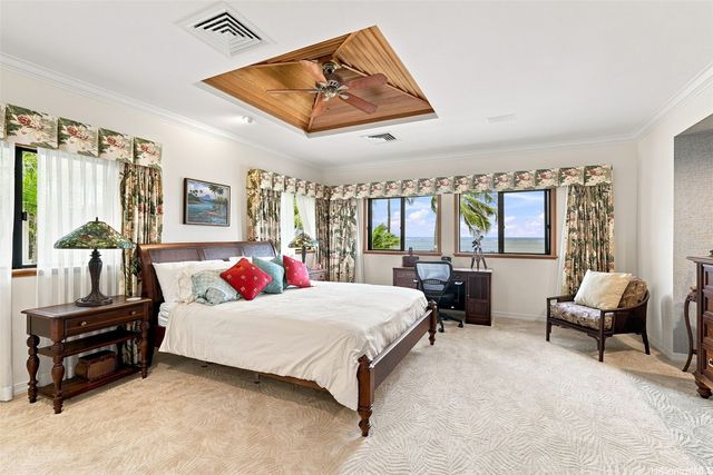 5599 Kalanianaole Highway, Honolulu, HI 96821