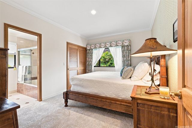 5599 Kalanianaole Highway, Honolulu, HI 96821