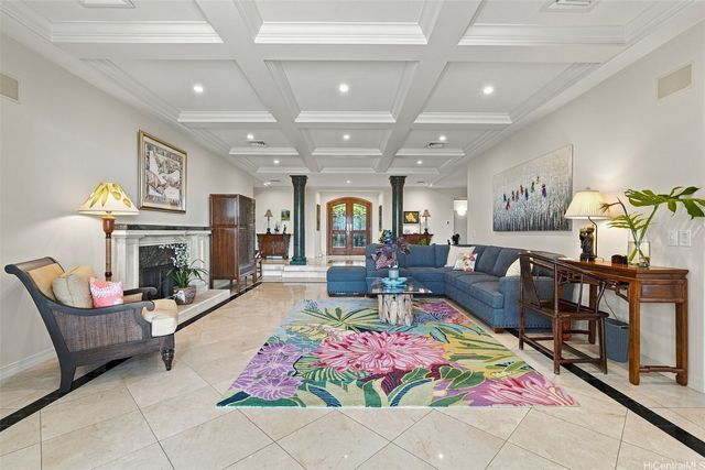 5599 Kalanianaole Highway, Honolulu, HI 96821
