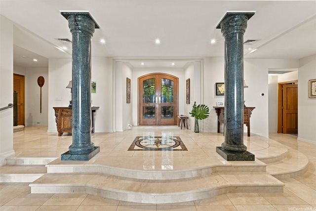 5599 Kalanianaole Highway, Honolulu, HI 96821