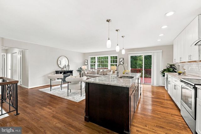 8715 FALKSTONE LN, Alexandria, VA 22309