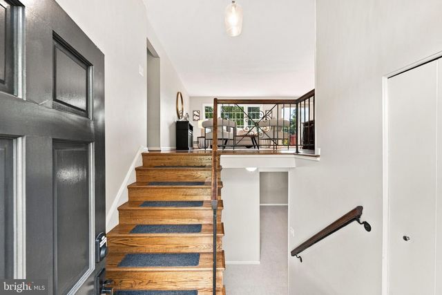 8715 FALKSTONE LN, Alexandria, VA 22309