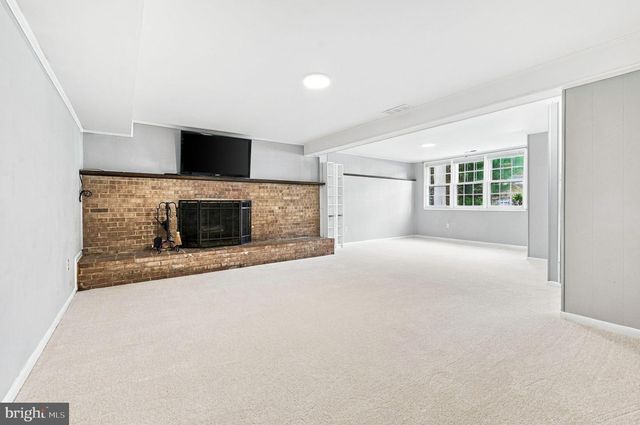 8715 FALKSTONE LN, Alexandria, VA 22309