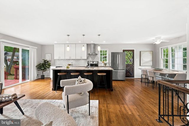 8715 FALKSTONE LN, Alexandria, VA 22309