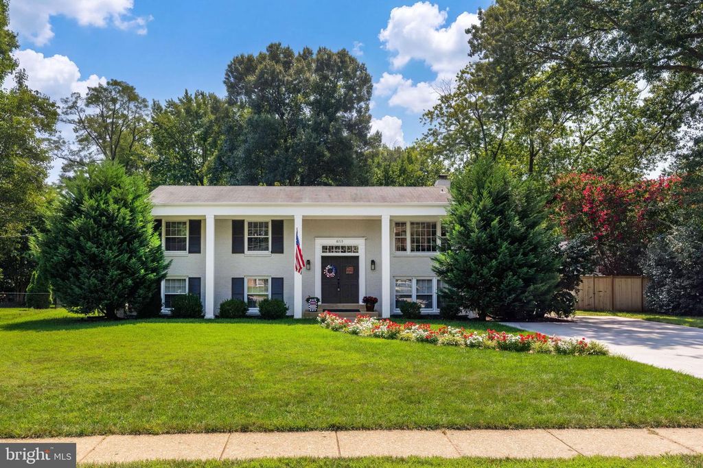 8715 FALKSTONE LN, Alexandria, VA 22309