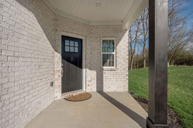 216 Sugartree Lane, Versailles, KY 40383