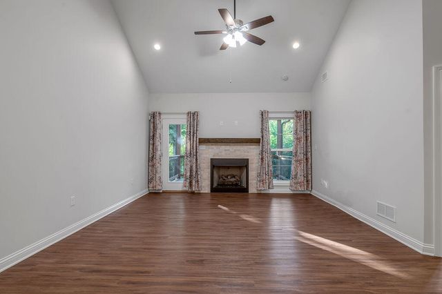 216 Sugartree Lane, Versailles, KY 40383