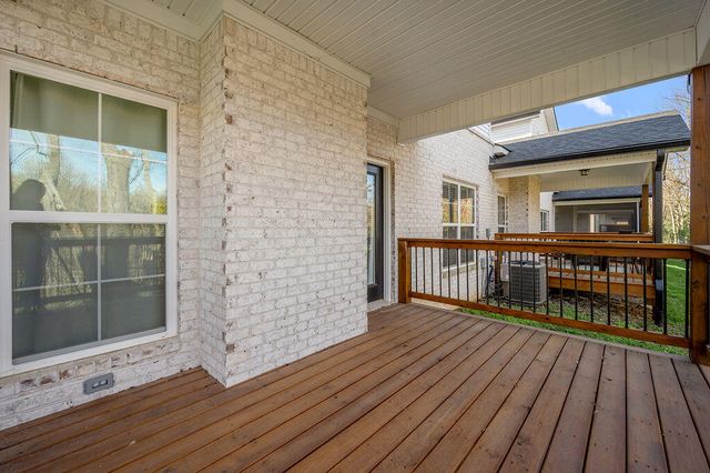 216 Sugartree Lane, Versailles, KY 40383