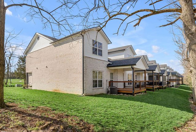 216 Sugartree Lane, Versailles, KY 40383