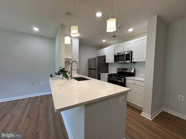 43577 PATCHING POND SQ, Ashburn, VA 20147
