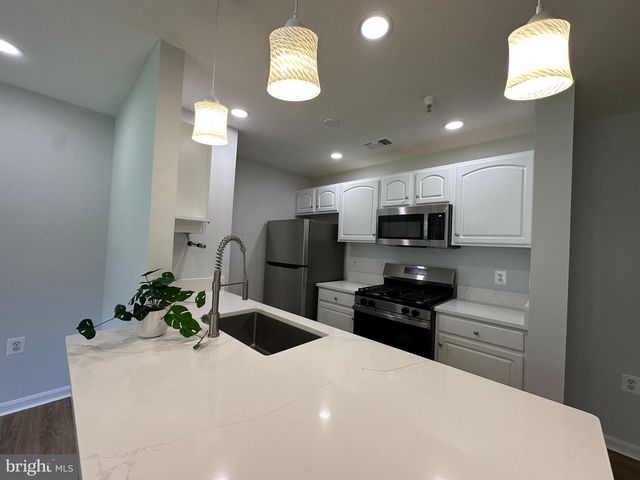 43577 PATCHING POND SQ, Ashburn, VA 20147