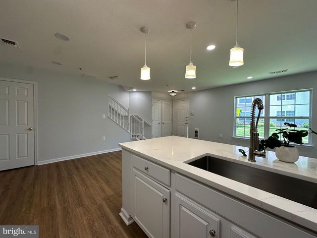 43577 PATCHING POND SQ, Ashburn, VA 20147