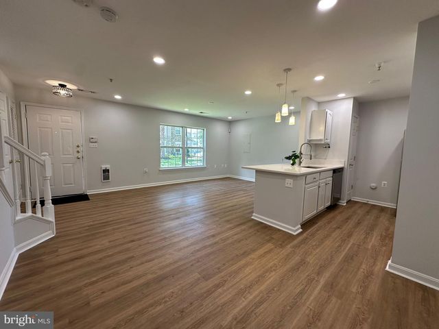 43577 PATCHING POND SQ, Ashburn, VA 20147