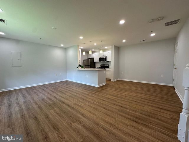 43577 PATCHING POND SQ, Ashburn, VA 20147