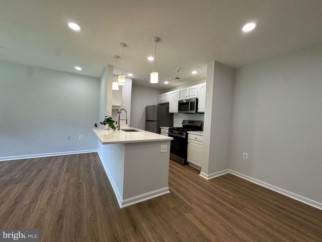 43577 PATCHING POND SQ, Ashburn, VA 20147