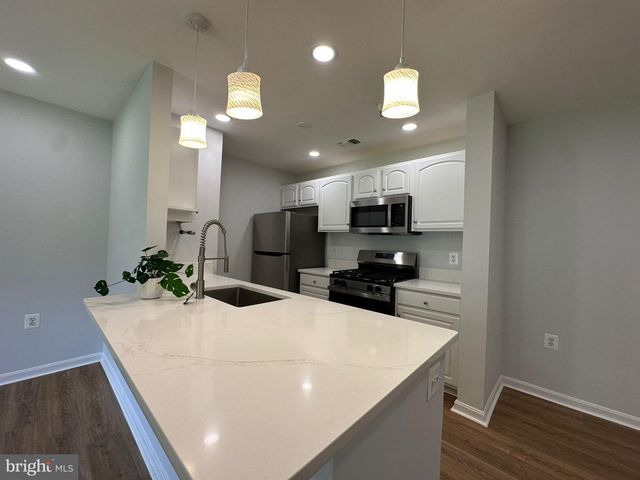 43577 PATCHING POND SQ, Ashburn, VA 20147
