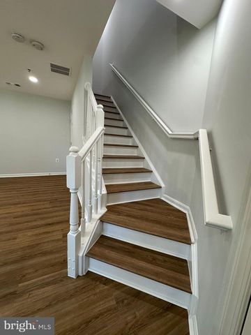 43577 PATCHING POND SQ, Ashburn, VA 20147