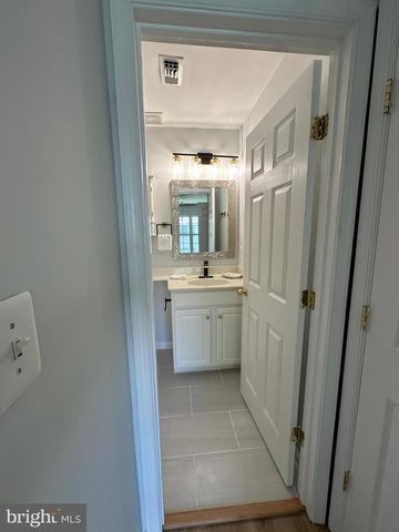 43577 PATCHING POND SQ, Ashburn, VA 20147