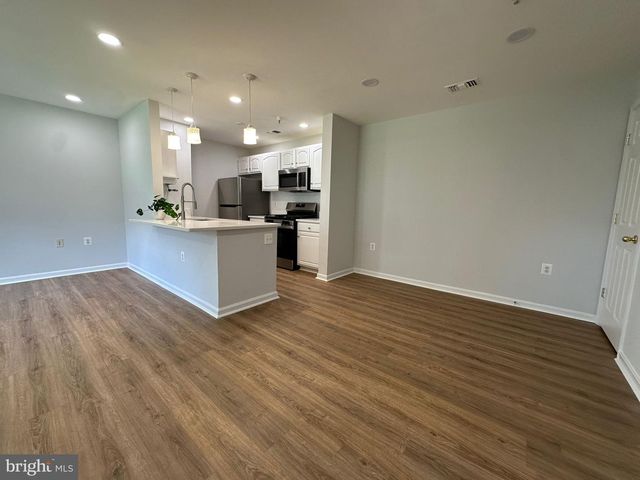43577 PATCHING POND SQ, Ashburn, VA 20147