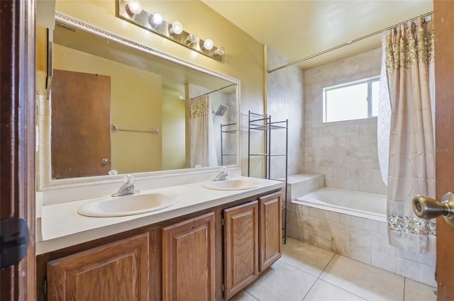 3027 QUEENSGATE ROAD, Orlando, FL 32818