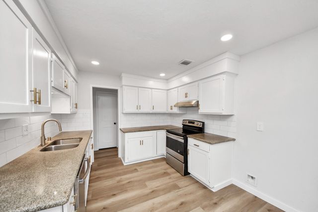 718 Land Grant Drive, Richmond, TX 77406