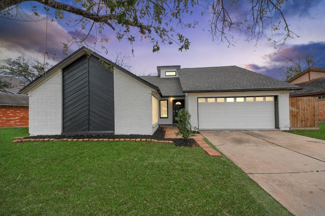 718 Land Grant Drive, Richmond, TX 77406