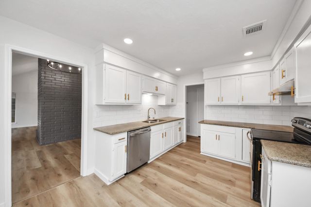 718 Land Grant Drive, Richmond, TX 77406