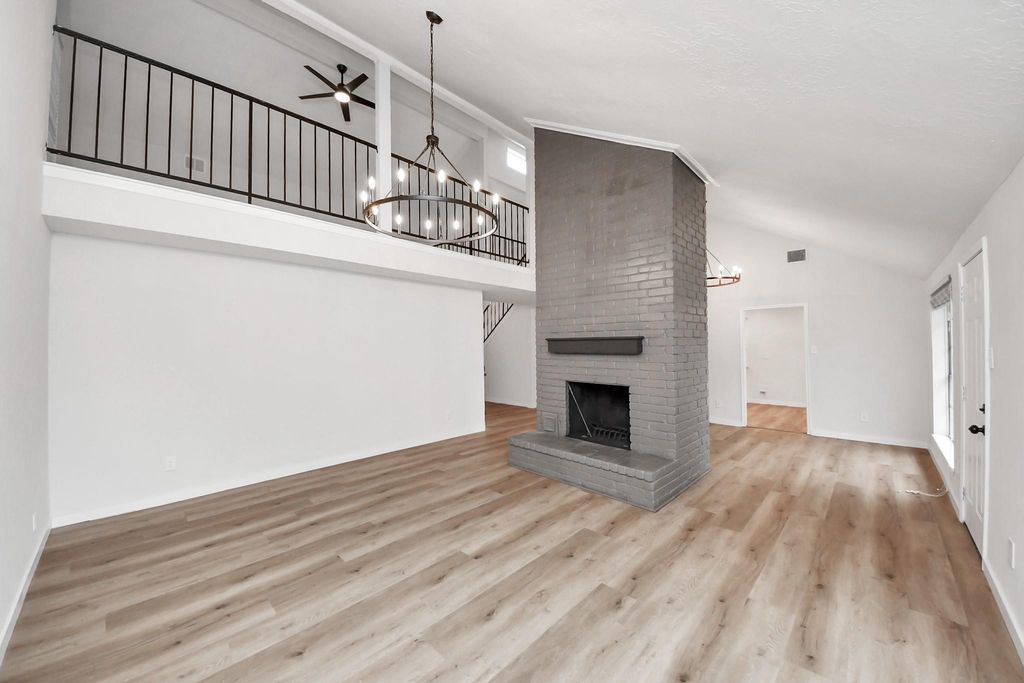 718 Land Grant Drive, Richmond, TX 77406