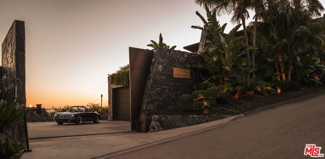 1851 N Stanley Avenue, Los Angeles, CA 90046