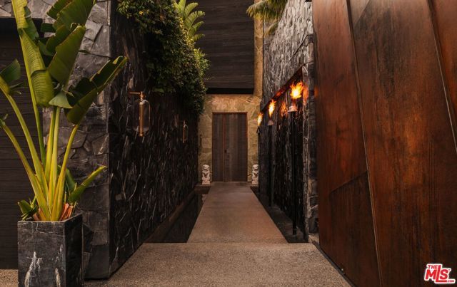 1851 N Stanley Avenue, Los Angeles, CA 90046