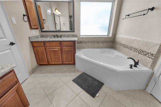 2411 Linden Bluff Court, Sugar Land, TX 77479