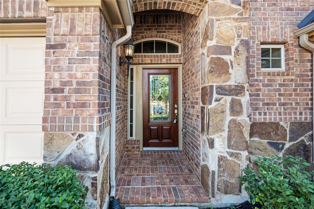 2411 Linden Bluff Court, Sugar Land, TX 77479