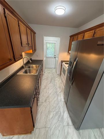 2900 S Main Street, Winston-salem, NC 27127