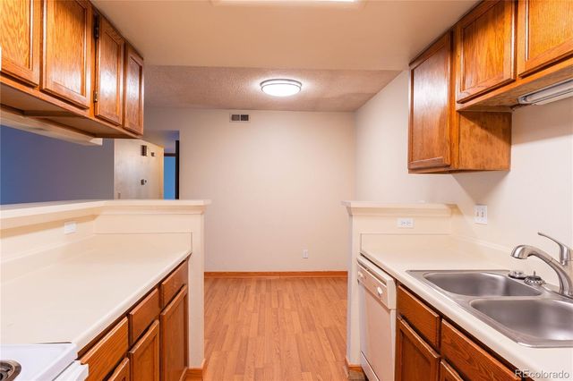 901 S Zeno Way 102, Aurora, CO 80017