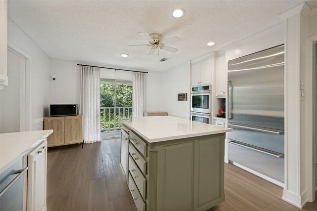 909 Edgecliff Drive, Bedford, TX 76022