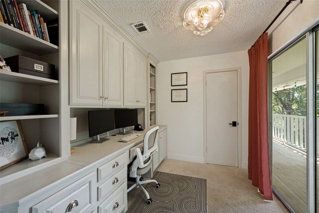 909 Edgecliff Drive, Bedford, TX 76022